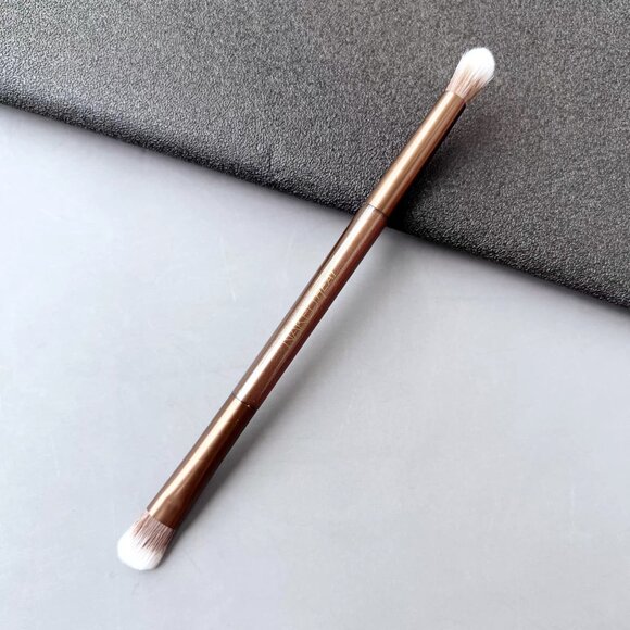 Urban Decay Naked Heat Dual-Ended Eyeshadow Brush Blending Brush - Brand New - Picture 2 of 3